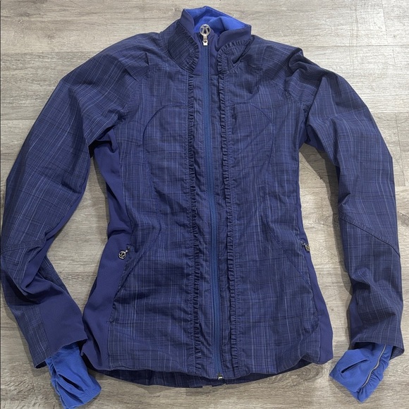 Lululemon “Ahead of the Curve” Ruffle Plaid Jacket Sz 4 Metal Logo Zippers - Picture 2 of 9